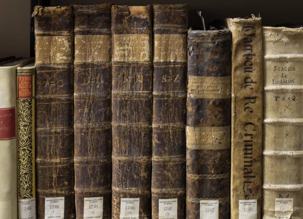 Volumi dalla biblioteca di Marcello Finzi