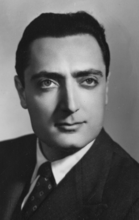 Archivio Centrale dello Stato, Archivio fotografico Severino Crescente, fasc. 8: Camera dei deputati, I legislatura (1948 - 1953), unità 1236: Vincenzo Cavallari (1948). Su concessione del Ministero della Cultura - Archivio Centrale dello Stato, 2025, com. n° 2856/2025 Ritratto fotografico di Vincenzo Cavallari